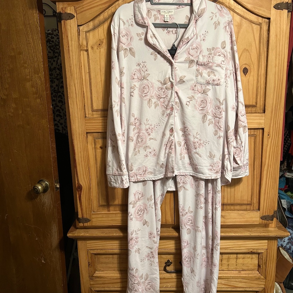 Laura Ashley Women’s XL Pajama Set